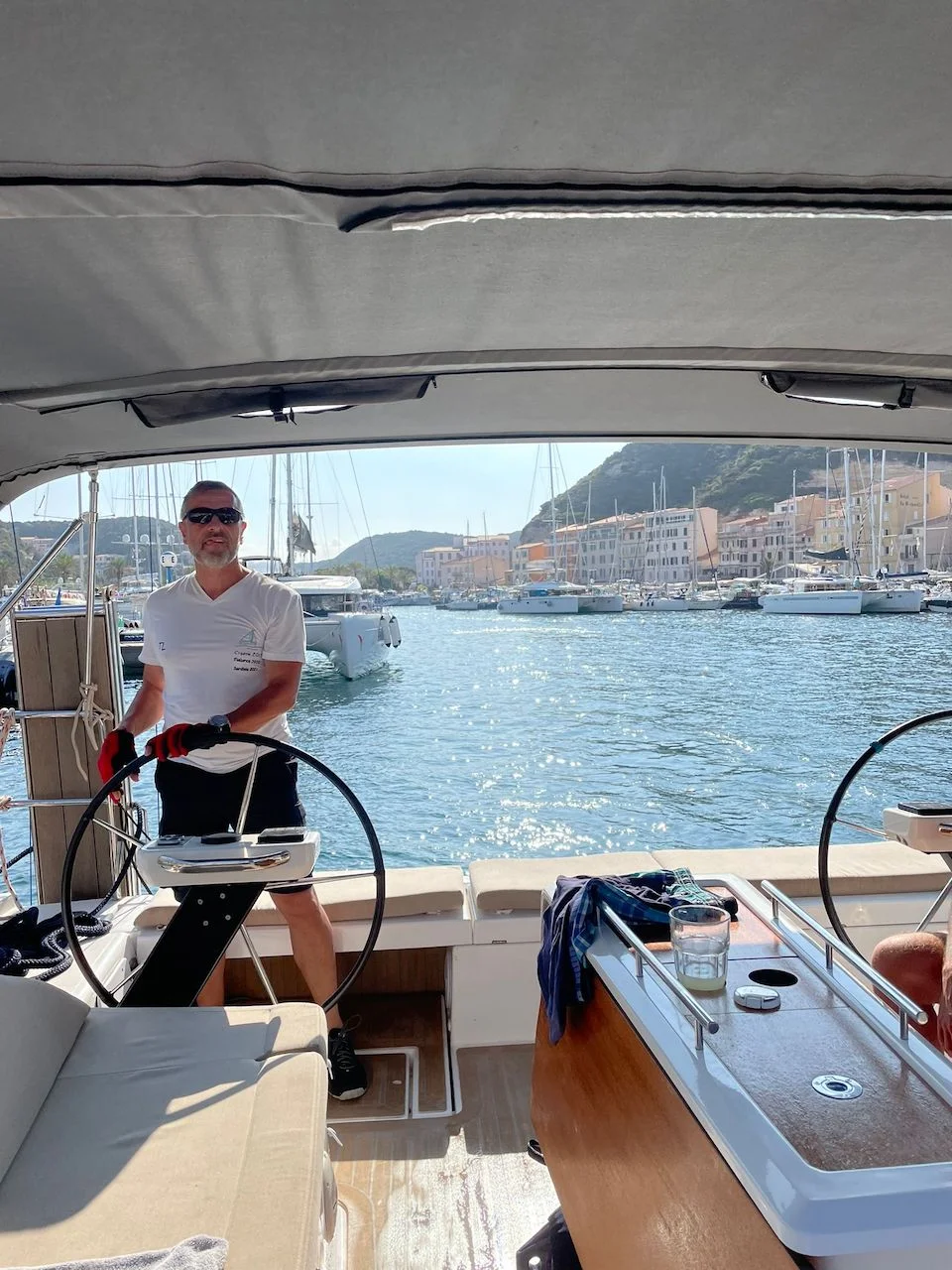 Successful Sailing - Skipper Thomas Lindloff sails the sea in clear weather