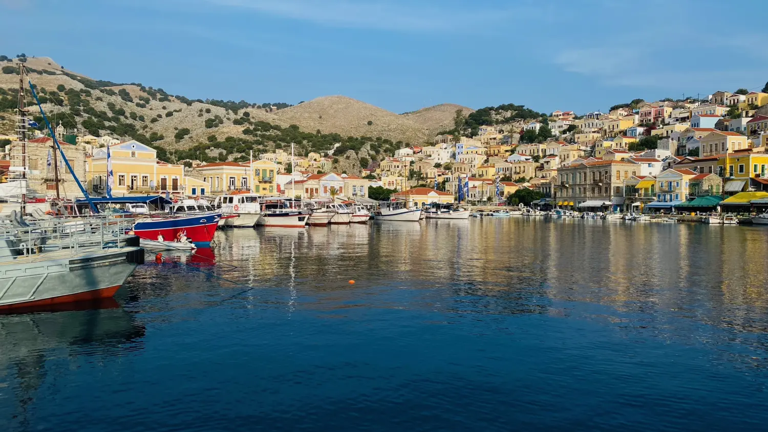 Successful Sailing - beautiful residence by the sea and boats on the sea